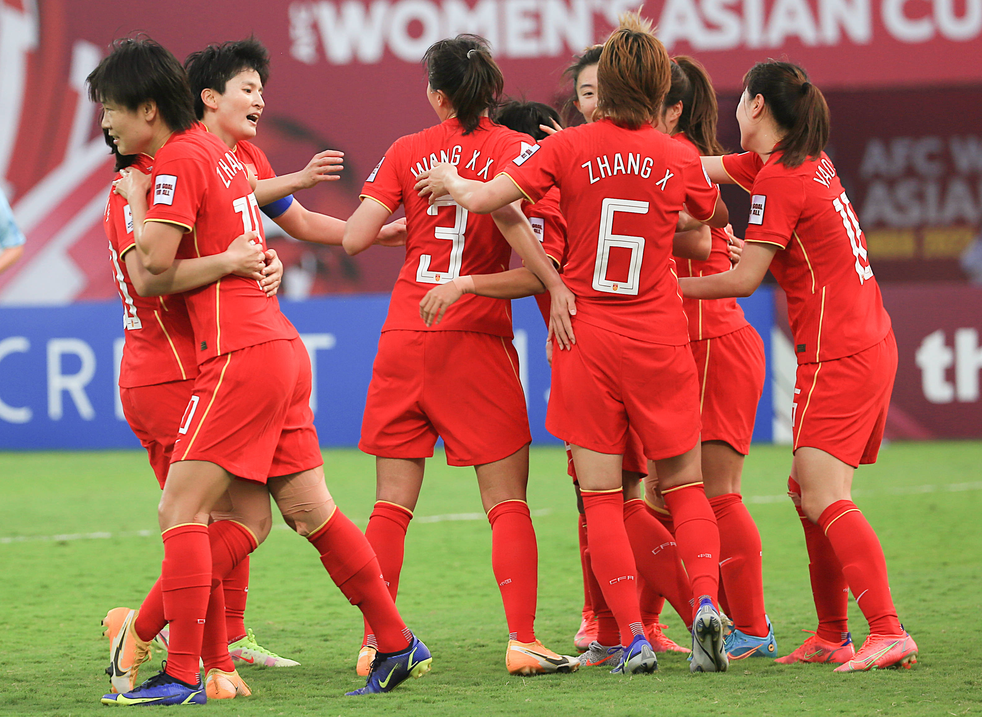 国际女足大赛中中国选手勇夺桂冠